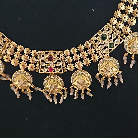 Indian Traditional Kundan  Necklace & Earrings Set - Picture 10 of 16